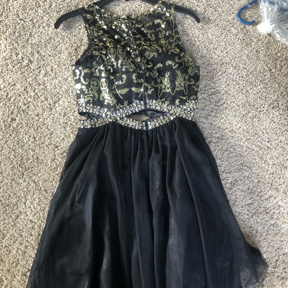 Homecoming dress - Picture 1 of 3